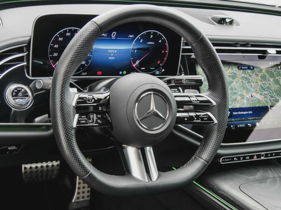 Mercedes-Benz E 220d 4MATIC AMG Line - foto 6