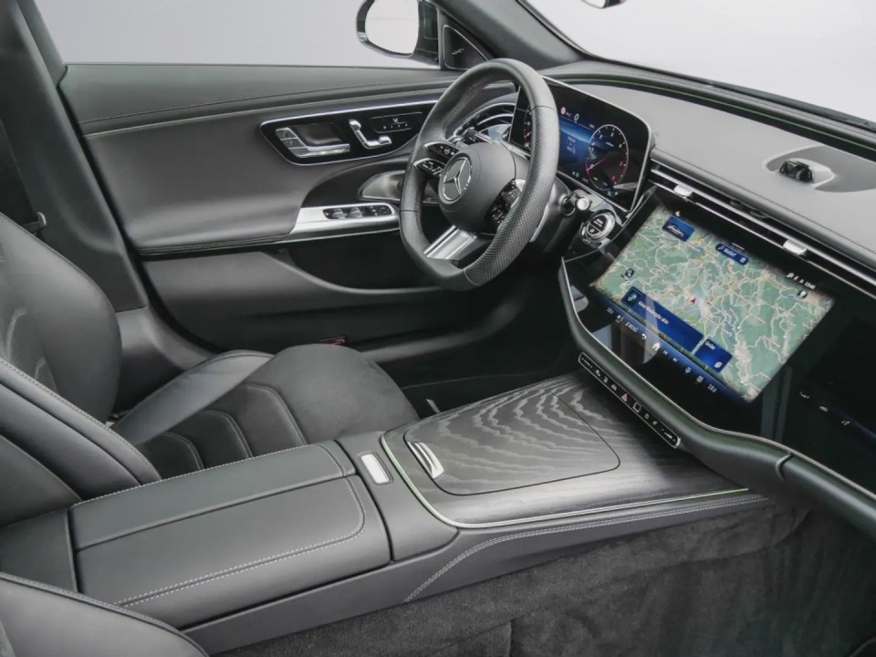 Mercedes-Benz E 220d 4MATIC AMG Line (3)