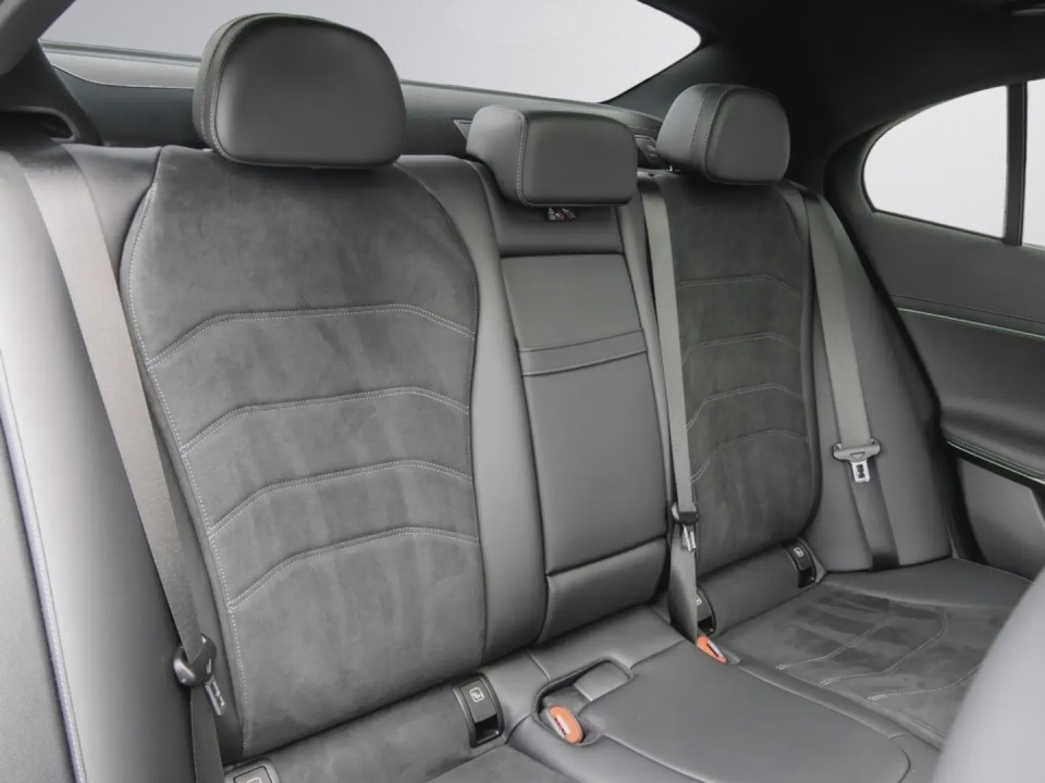 Mercedes-Benz E 220d 4MATIC AMG Line (5)