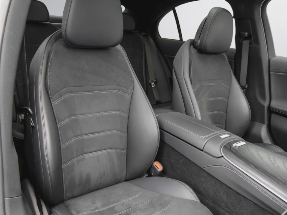 Mercedes-Benz E 220d 4MATIC AMG Line (4)