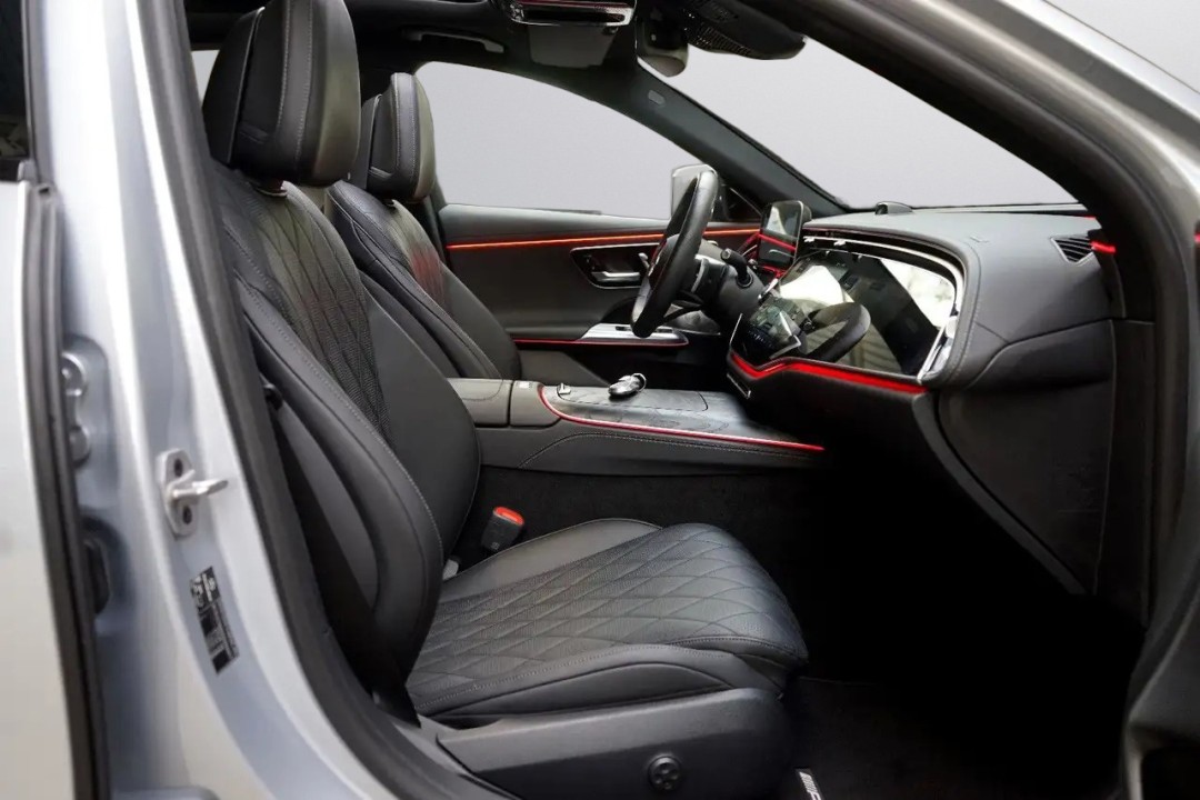Mercedes-Benz E 300de 4MATIC AMG Line Premium - foto 12