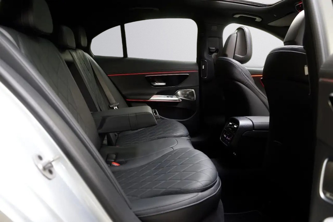 Mercedes-Benz E 300de 4MATIC AMG Line Premium - foto 14