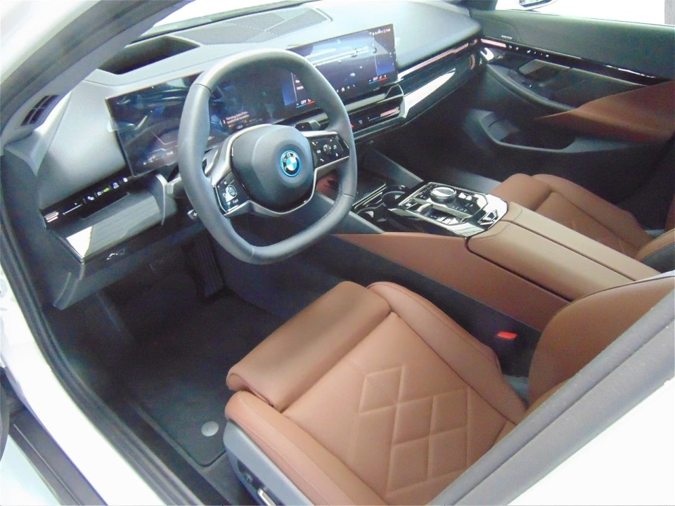 BMW Seria 5 530e xDrive - foto 10
