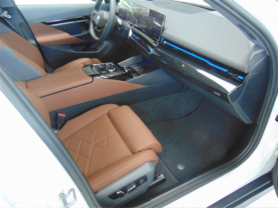 BMW Seria 5 530e xDrive - foto 11