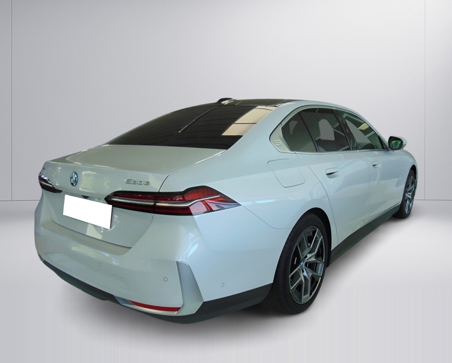 BMW Seria 5 530e xDrive (3)