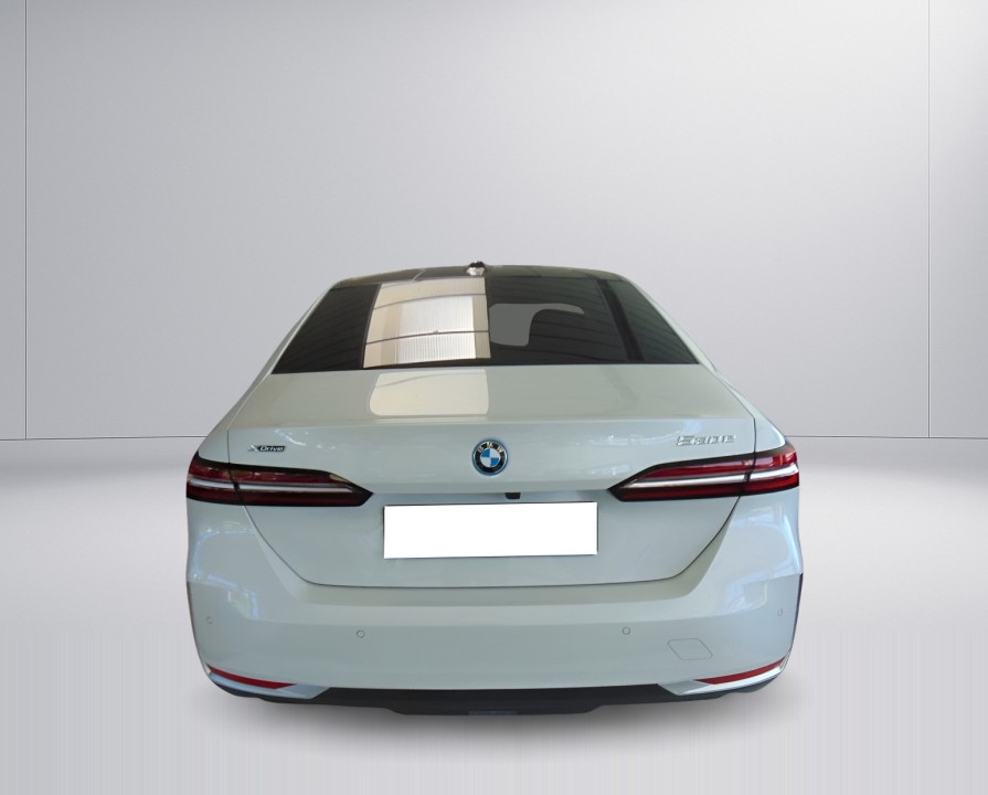 BMW Seria 5 530e xDrive (4)