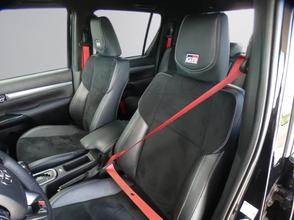 Toyota Hilux GR Sport II - foto 8