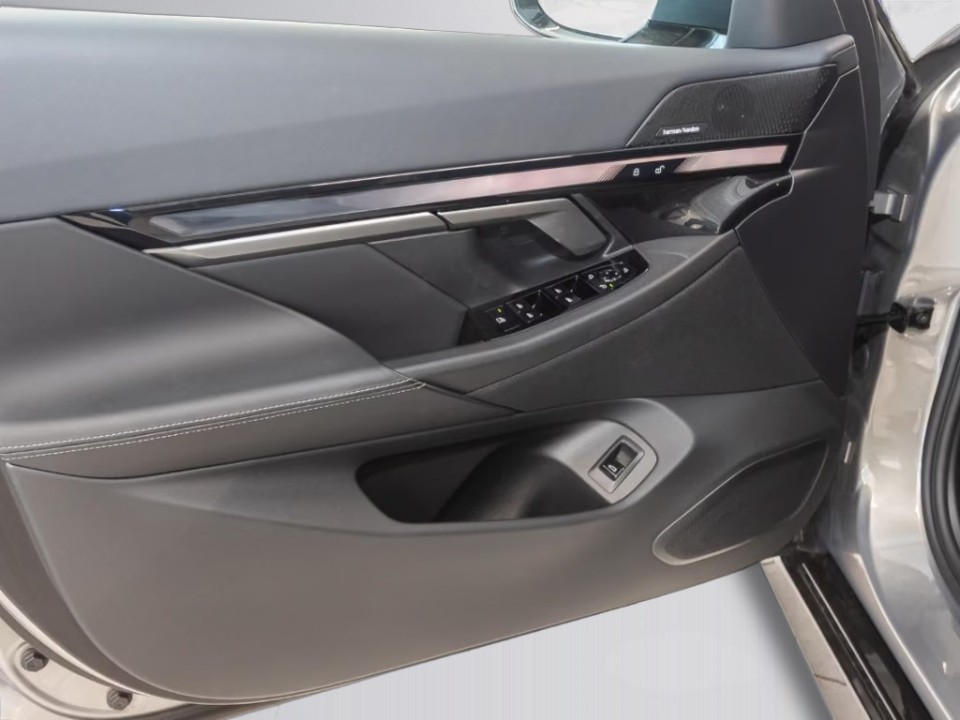 BMW Seria 5 530e M-Sport - foto 15