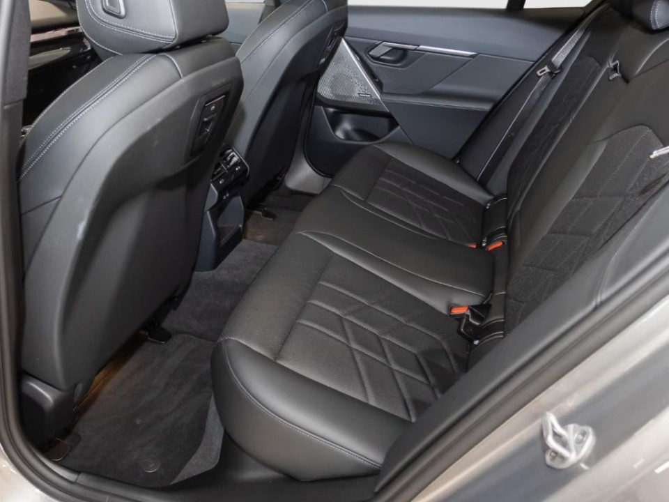 BMW Seria 5 530e M-Sport - foto 6