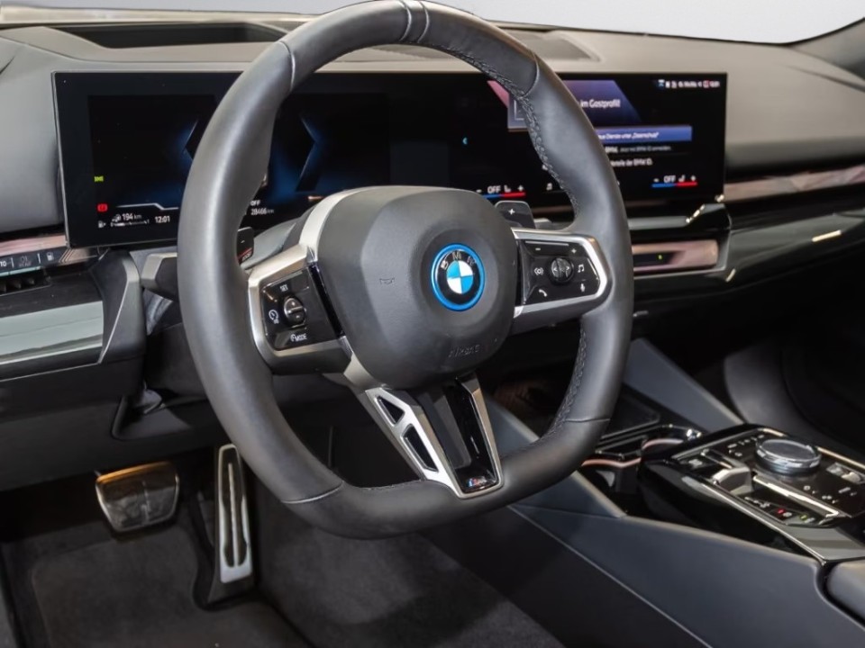 BMW Seria 5 530e M-Sport (5)