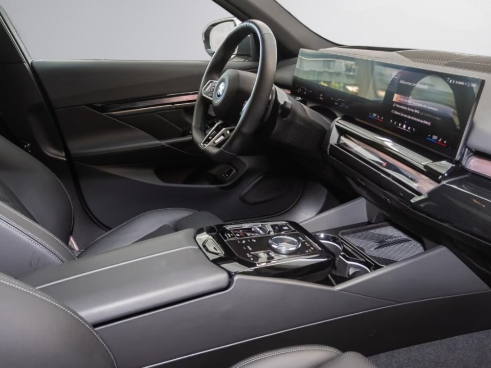 BMW Seria 5 530e M-Sport - foto 9