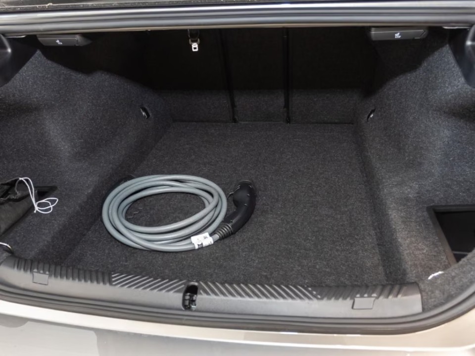 BMW Seria 5 530e M-Sport - foto 16