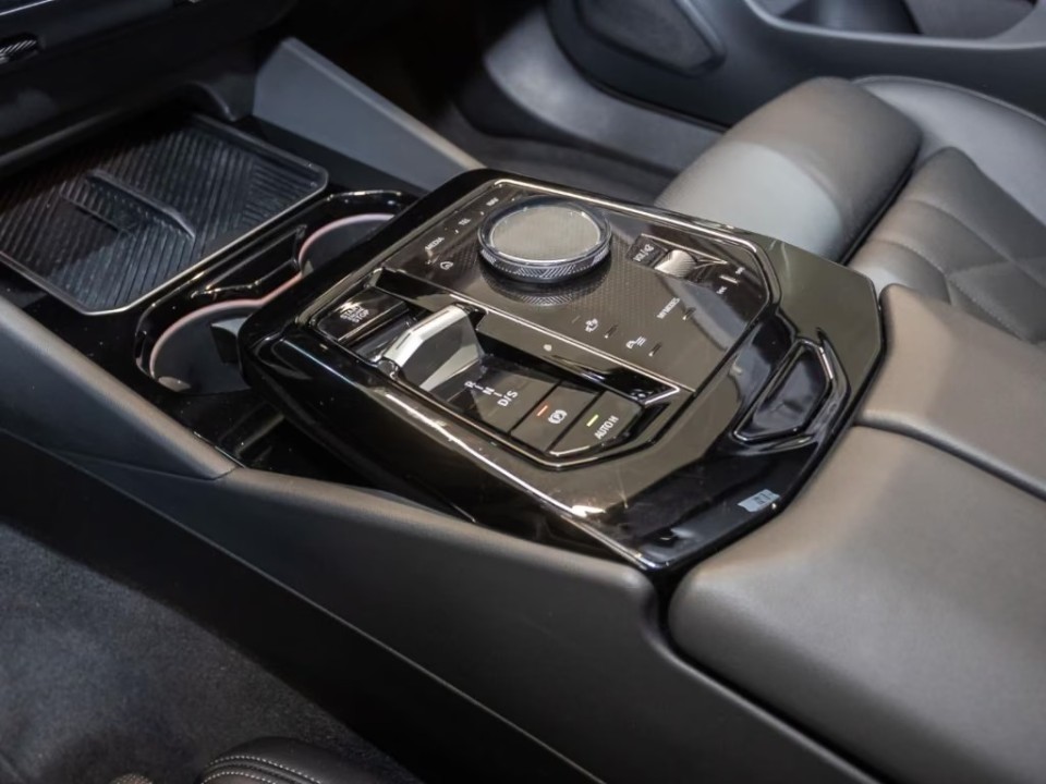 BMW Seria 5 530e M-Sport - foto 12