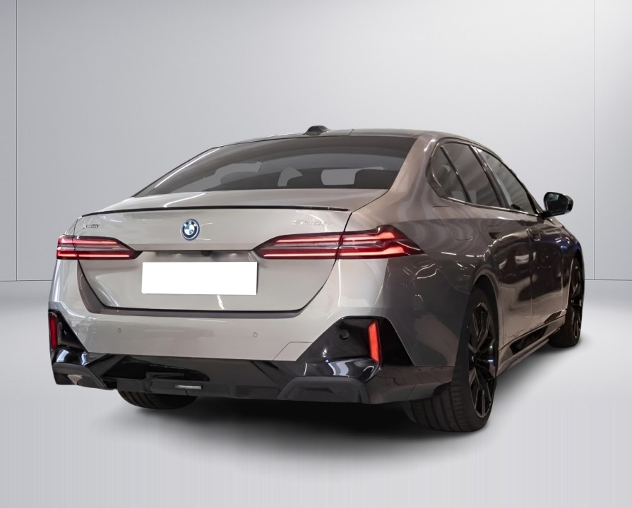 BMW Seria 5 530e M-Sport (3)