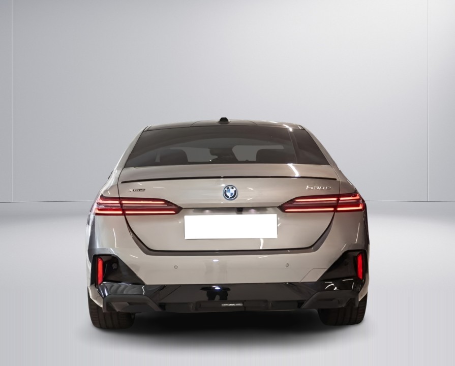 BMW Seria 5 530e M-Sport (4)