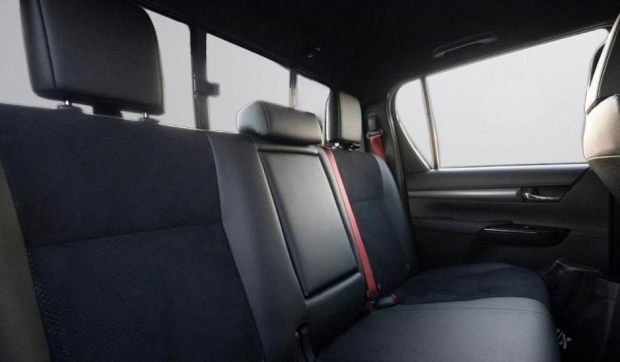 Toyota Hilux Double Cab 4.0 V6 GR Sport - foto 12