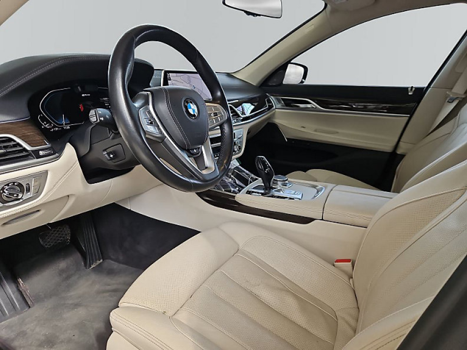 BMW Seria 7 745Le xDrive - foto 7