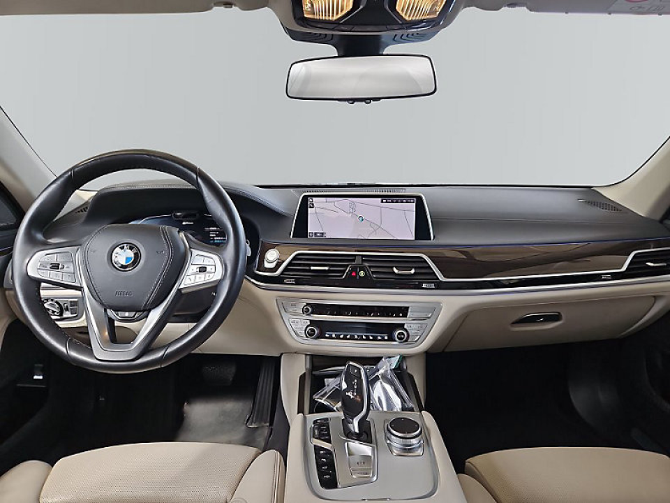 BMW Seria 7 745Le xDrive - foto 11