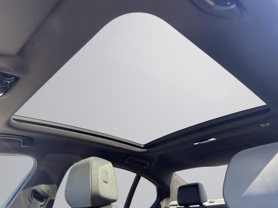 BMW Seria 5 550e xDrive M-Sport - foto 10