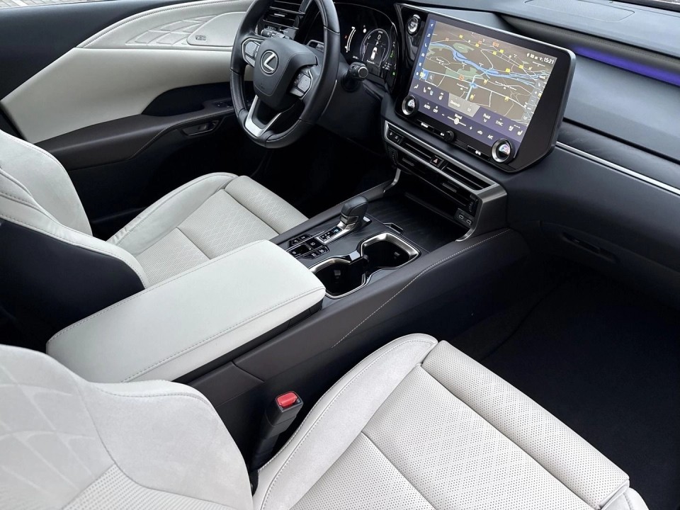 Lexus Seria RX 450h+ Omotenashi - foto 12