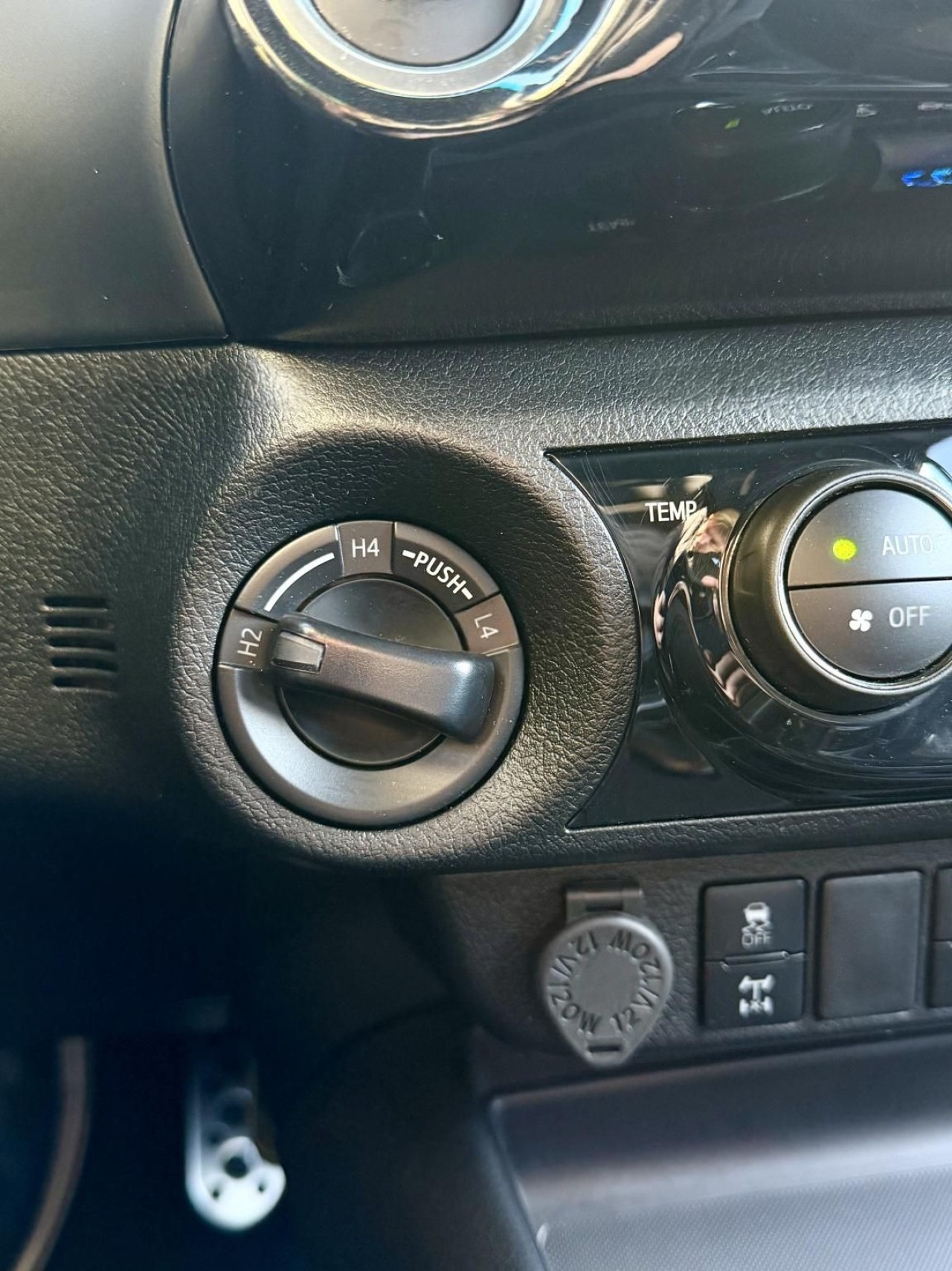Toyota Hilux GR Sport - foto 18