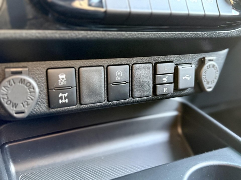 Toyota Hilux GR Sport - foto 22