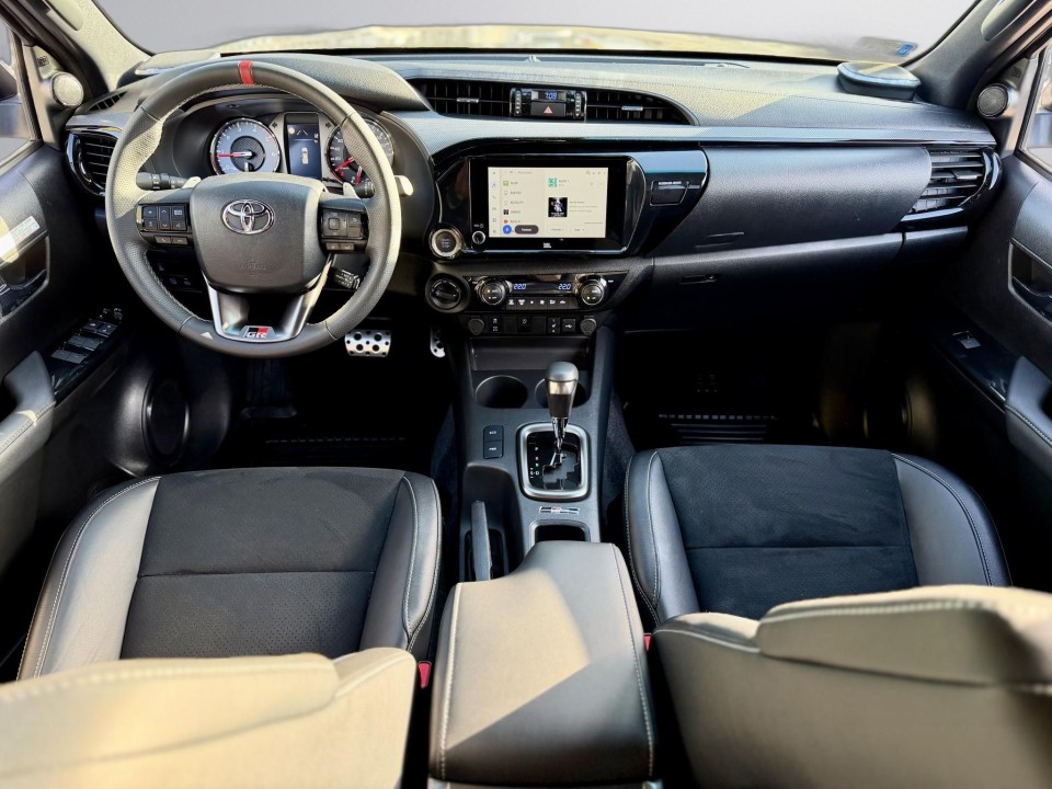 Toyota Hilux GR Sport - foto 12