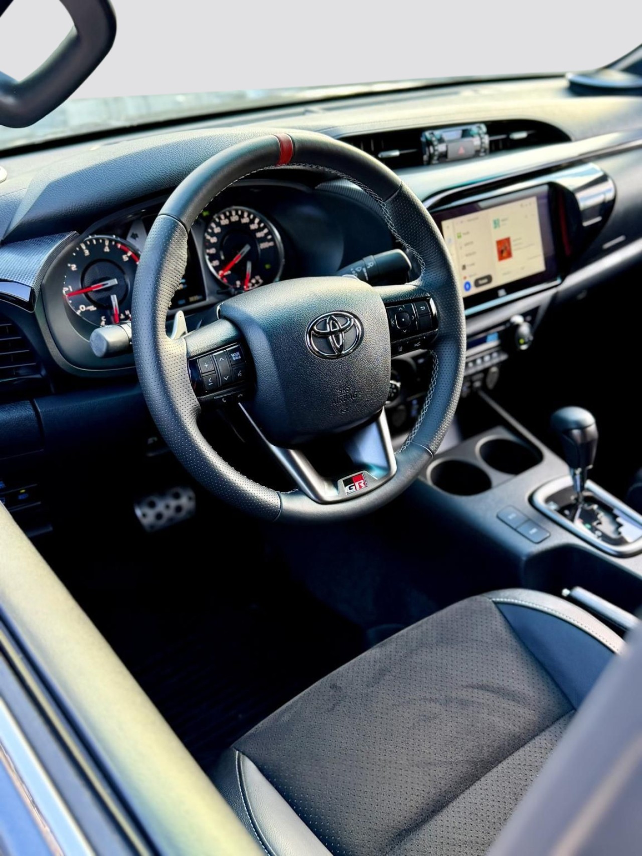 Toyota Hilux GR Sport - foto 14