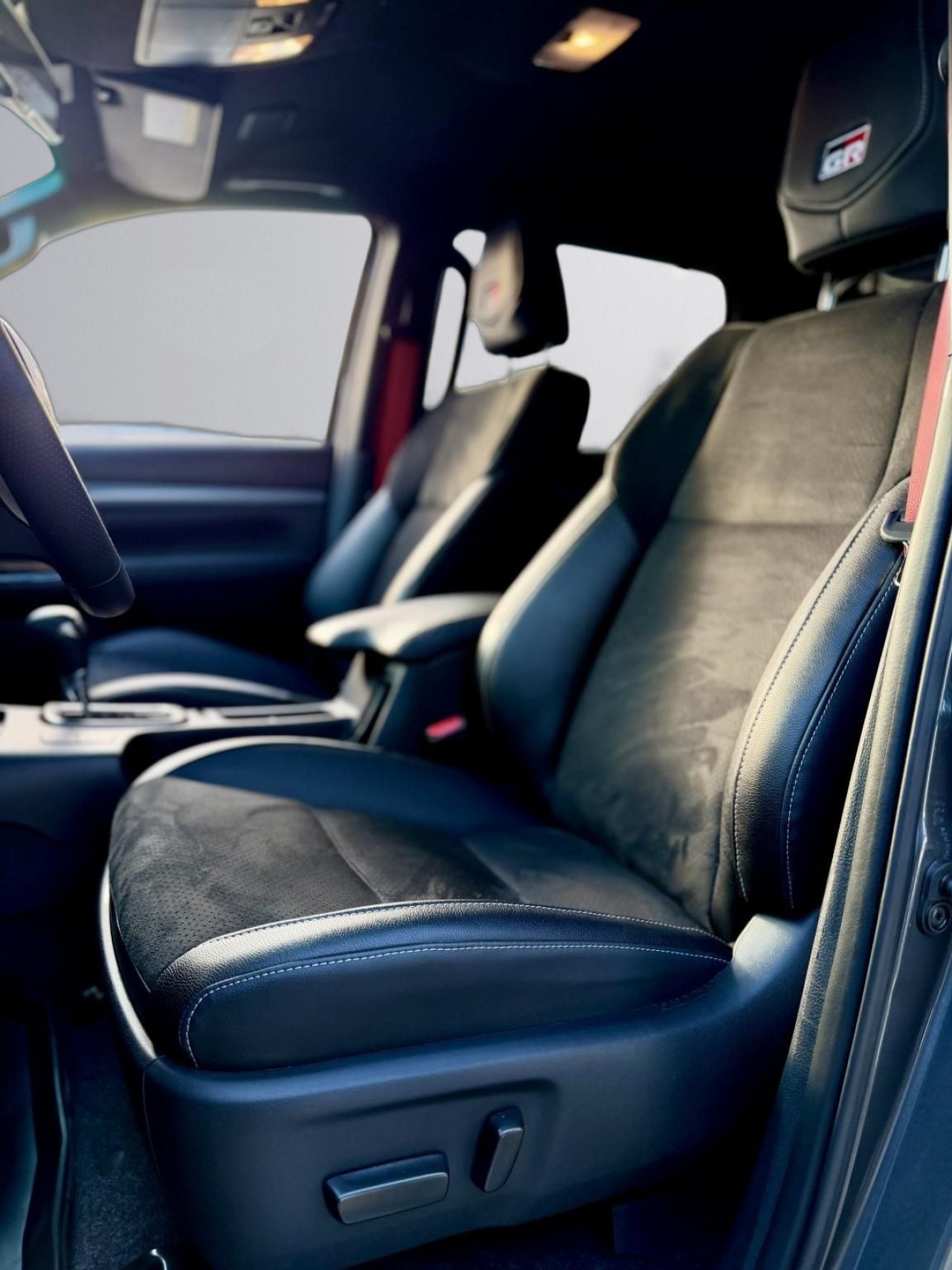 Toyota Hilux GR Sport - foto 8