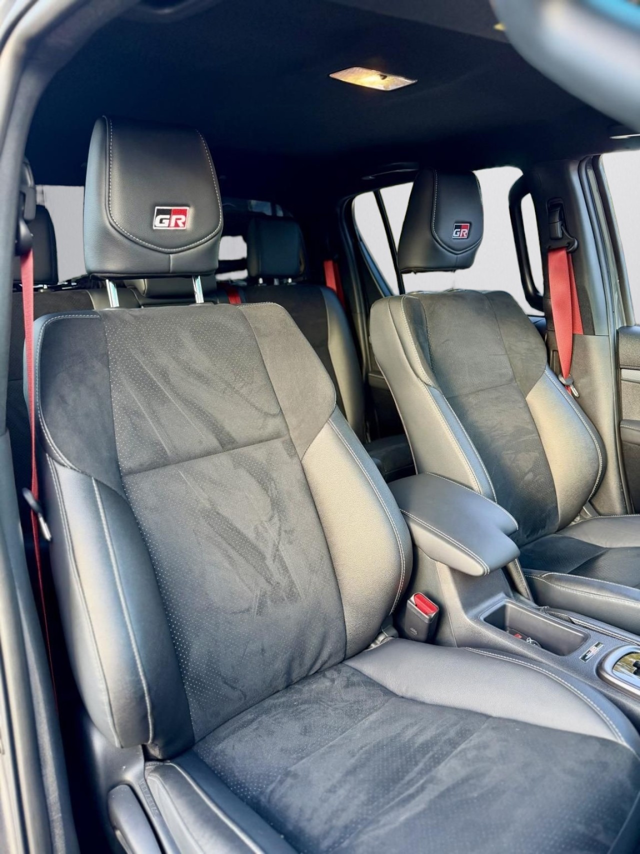 Toyota Hilux GR Sport - foto 10