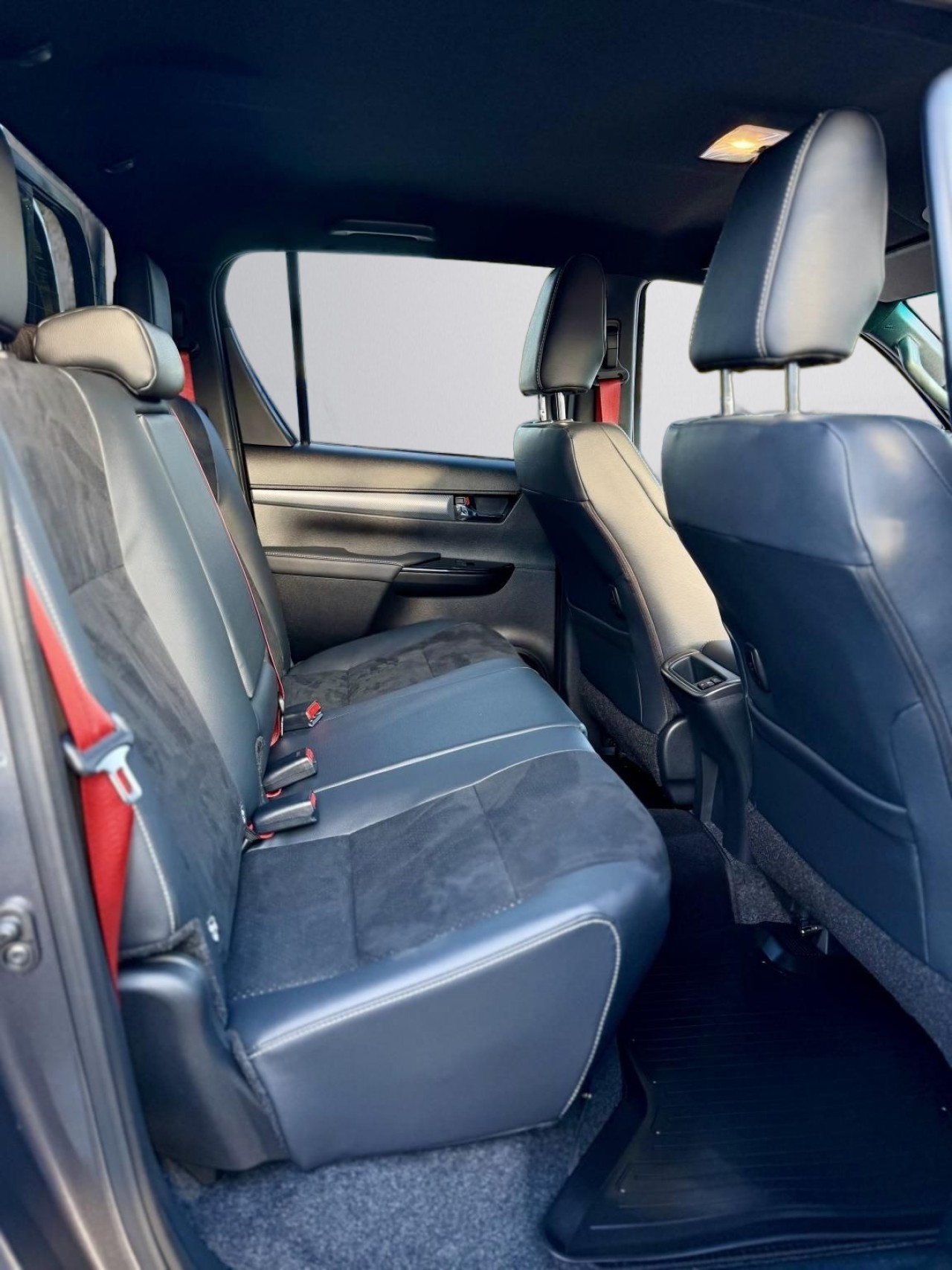 Toyota Hilux GR Sport - foto 9