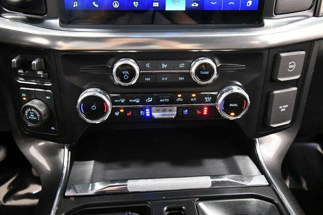 Ford F150 Lariat - foto 22