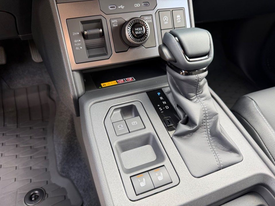 Toyota Hilux Invincible - foto 18