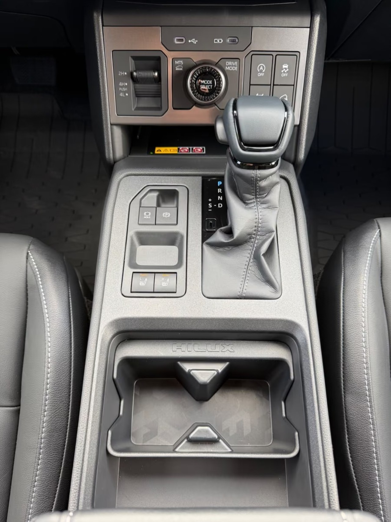 Toyota Hilux Invincible - foto 17