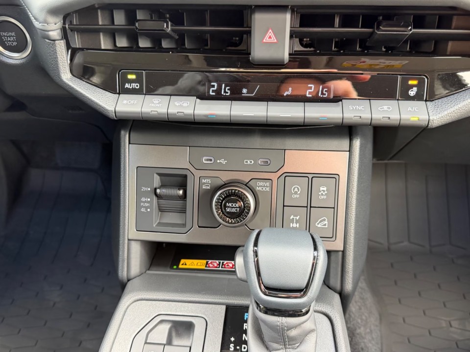 Toyota Hilux Invincible - foto 19