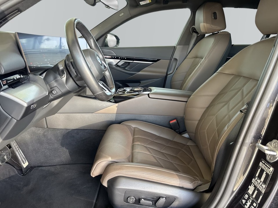 BMW Seria 5 540d xDrive M-Sport - foto 9