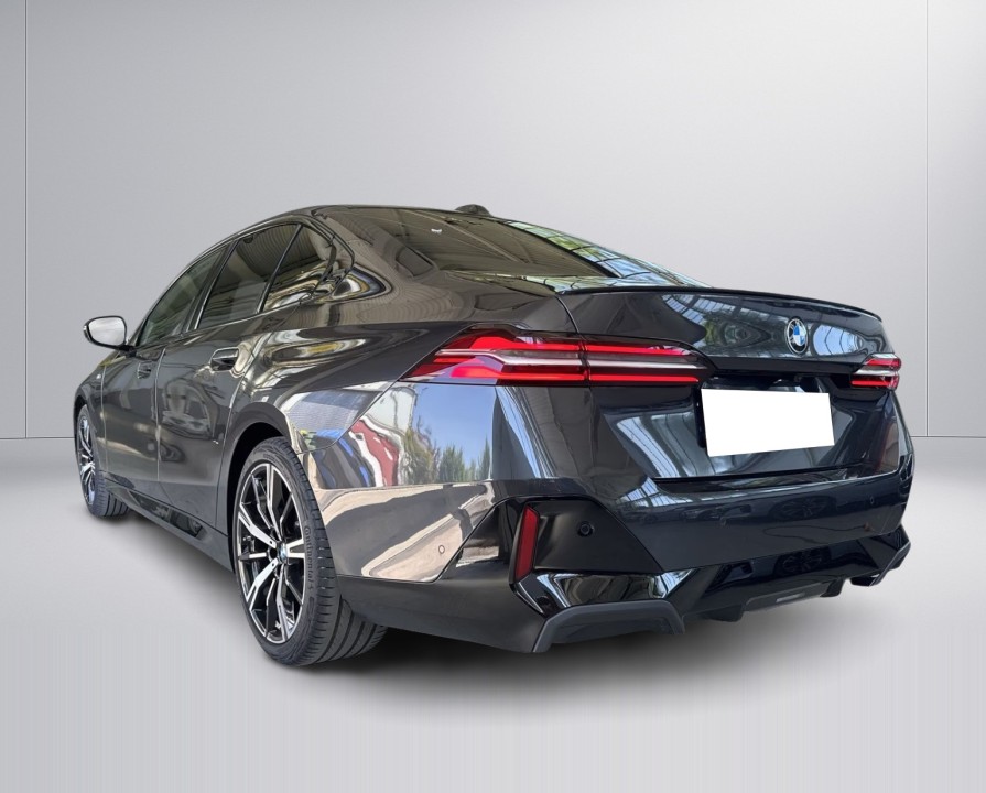 BMW Seria 5 540d xDrive M-Sport (4)