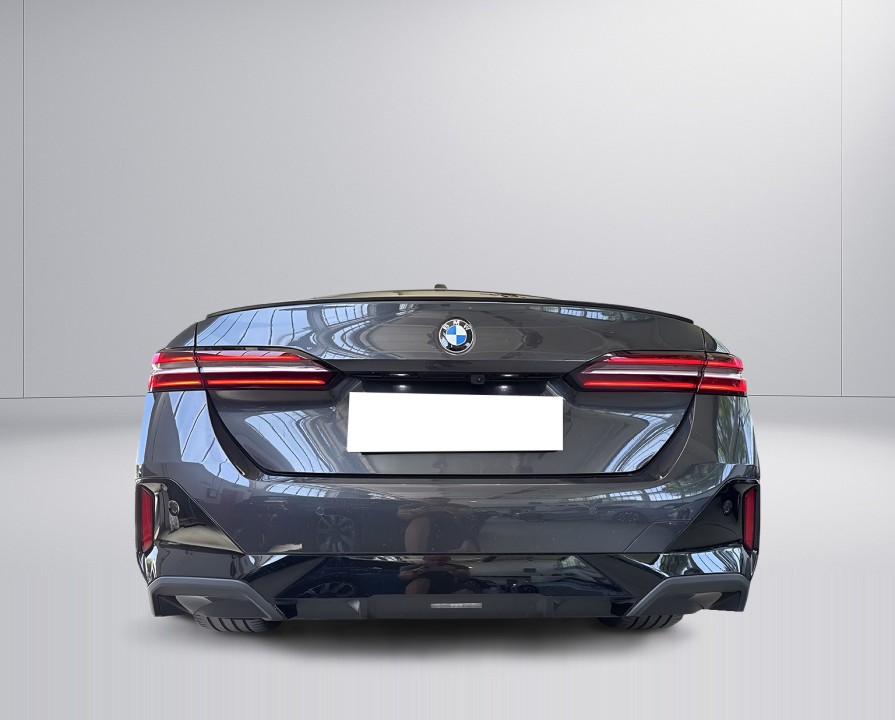 BMW Seria 5 540d xDrive M-Sport (3)