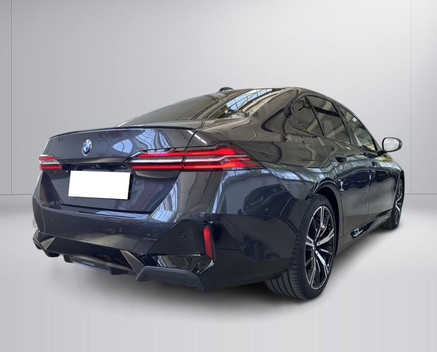 BMW Seria 5 540d xDrive M-Sport (2)