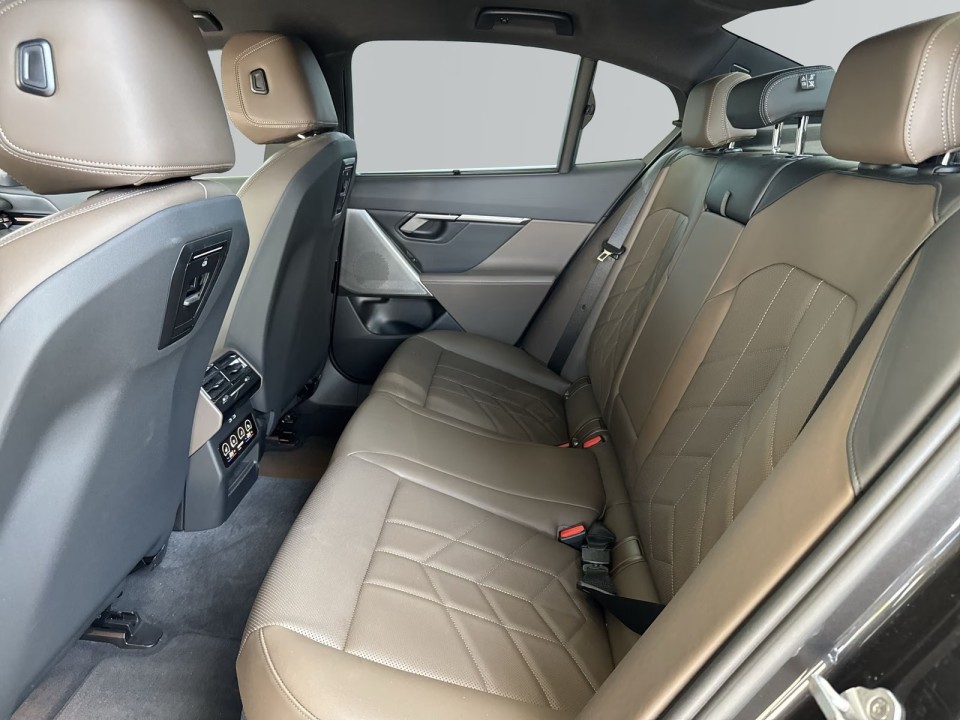 BMW Seria 5 540d xDrive M-Sport - foto 12