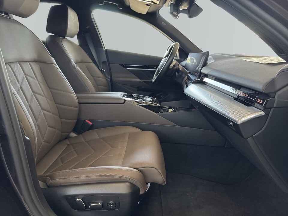BMW Seria 5 540d xDrive M-Sport - foto 10