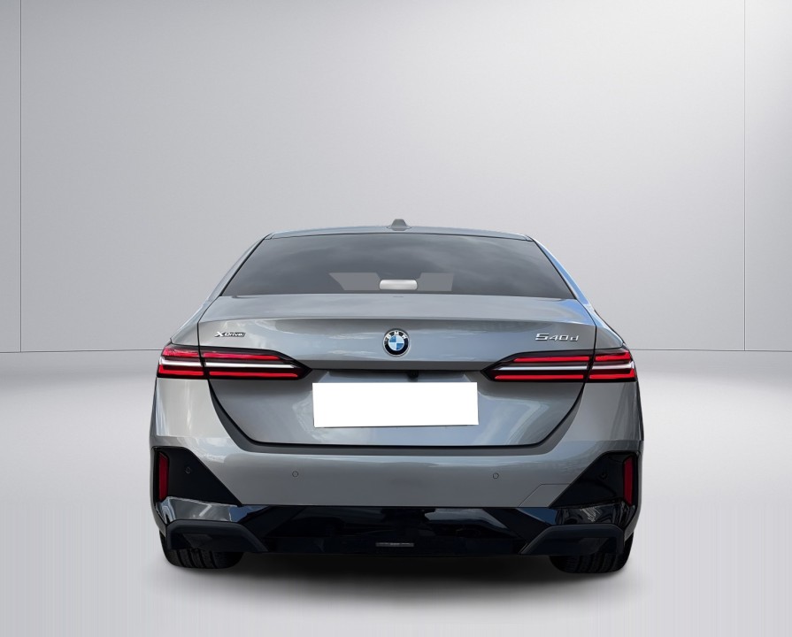 BMW Seria 5 Limousine 540d xDrive M-Sport (3)
