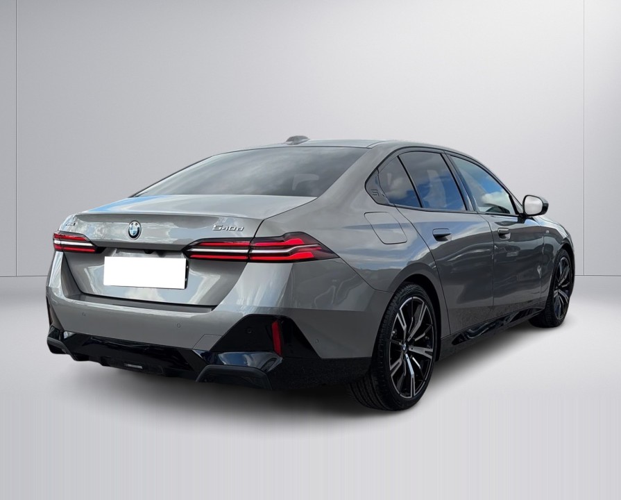 BMW Seria 5 Limousine 540d xDrive M-Sport (2)