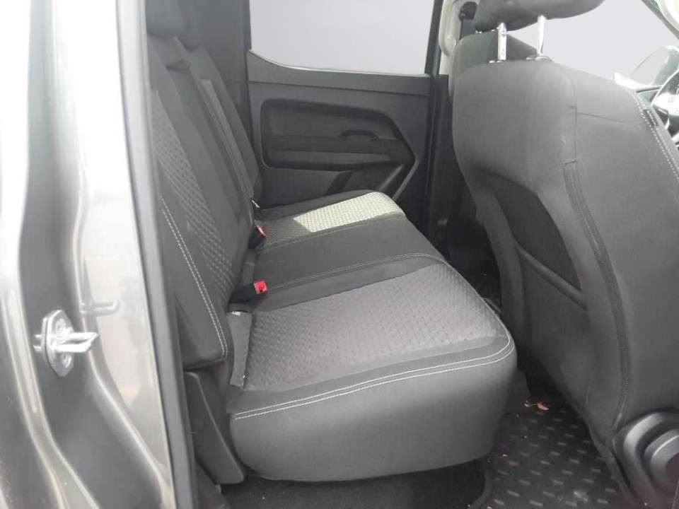 Volkswagen Amarok Life 2.0TDI DSG (4)