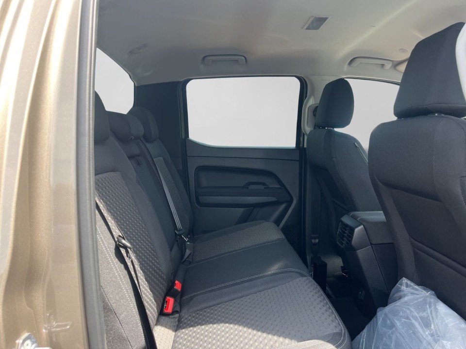 Volkswagen Amarok Life 2.0TDI DSG (4)
