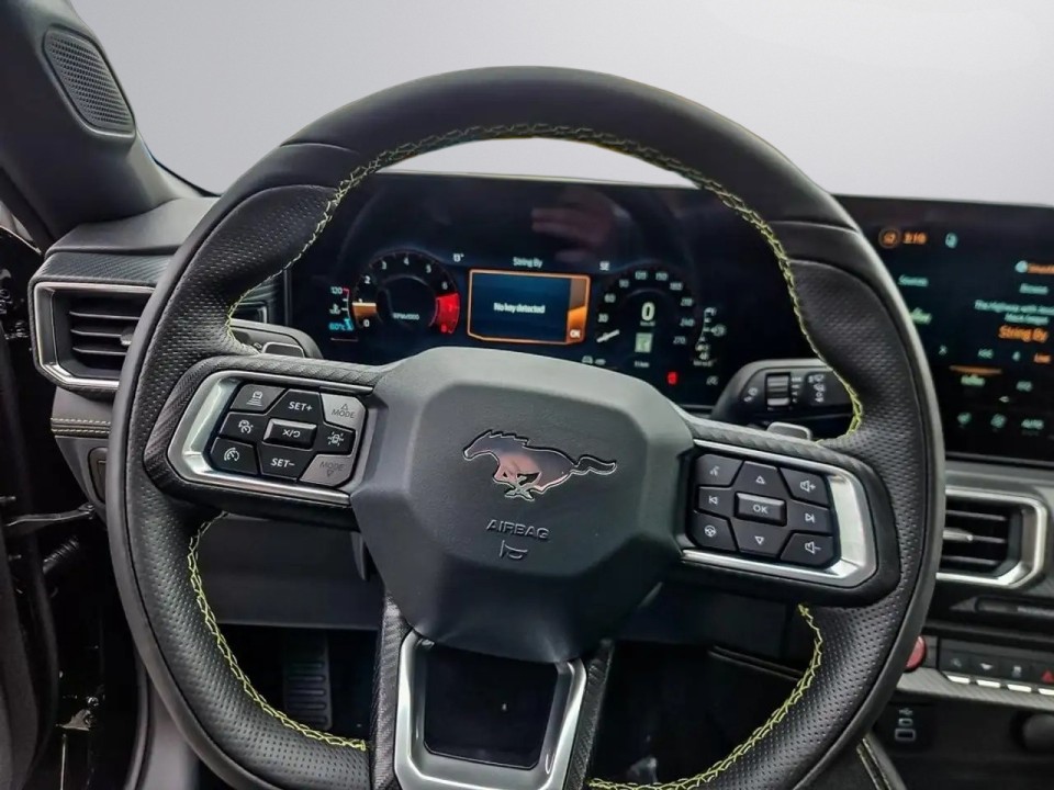 Ford Mustang - foto 7