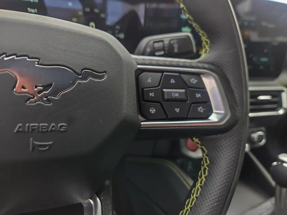 Ford Mustang - foto 11