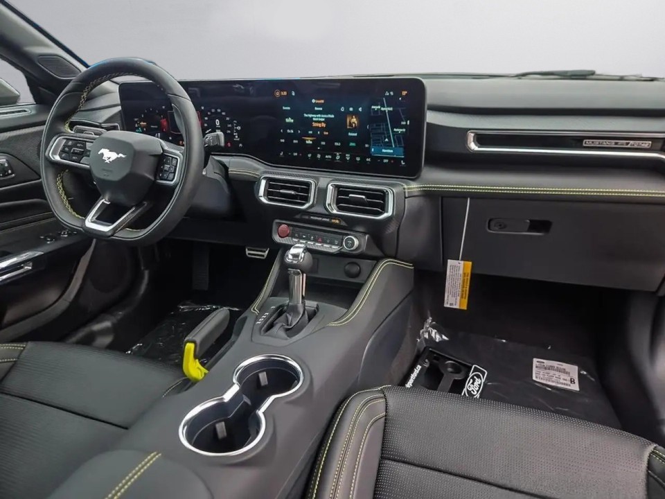 Ford Mustang - foto 9