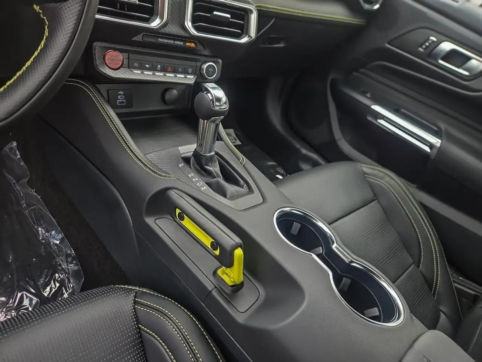 Ford Mustang - foto 13