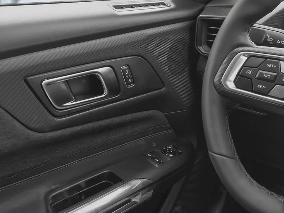 Ford Mustang - foto 12